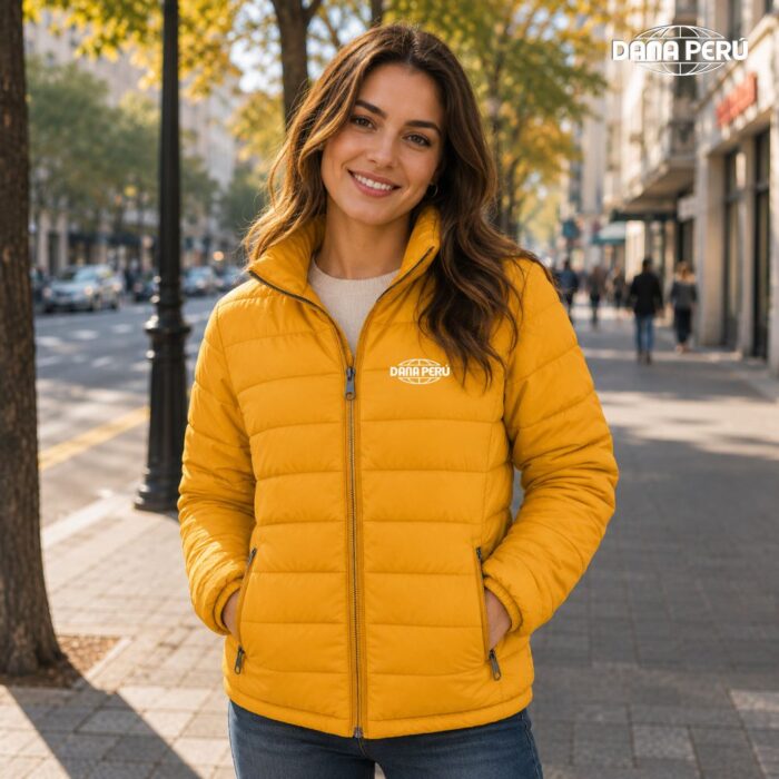 Somos Dana Perú empresa peruana fabricante mayorista de casacas corporativas personalizadas con logo bordado. Hacemos envíos a todo el Perú.