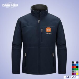 Dana Perú fabricante de casacas softshell personalizadas con logo bordado, estampado o en DTF. Precios económicos.